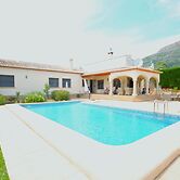 Fanila in J vea With 4 Bedrooms and 3 Bathrooms