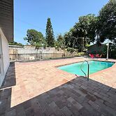 Fresh Renovated Pool Home w 5 Bedrooms Near Beach