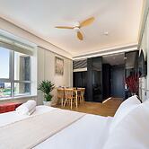 free pool the manor luxury condotel