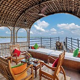 Kumarakom Lake Resort Houseboats