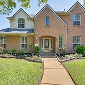 Patio, BBQ & Yard: Family Retreat in Pearland
