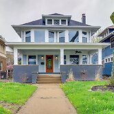 4 Mi to Downtown Toledo: Walkable Riverside Apt