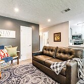 2 Mi to Texas A&m: Pet-friendly Duplex w/ Yard!