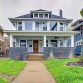 Walkable Apt: 4 Mi to Downtown Toledo!