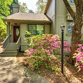 Boating, Pickleball & More: Condo Near Lake Keowee