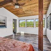 Relaxing Family Retreat In The Heart Of Sebastian 3 Bedroom Home