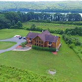 Spacious 8bd 7ba Log Home on Beltzville Lake in Southern Poconos - No
