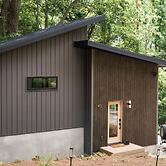 Modern Tiny Home 15 Minute Drive to DT w Hot Tub