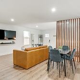 Stylish Lakeland Studio w/ Workspace