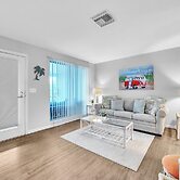 Cozy Retreat Mins To Beaches & Dining 2 Bedroom Duplex