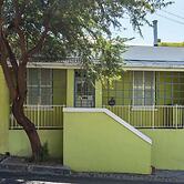 Funky Pet Friendly, 2-bedroom Escape, Bo-kaap