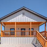 3br-2ba Cityscape Haven With Panoramic Tower View