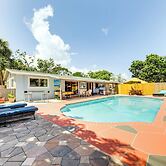 Walk to Dining & Shopping: Pompano Beach Home!