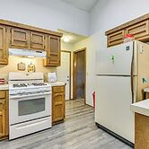 3 Mi to Downtown Tulsa: Cozy Retreat!