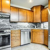 2 Mi to Sand Valley: Family Getaway w/ Deck!