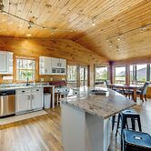 10 Mi to Waynesville: Cabin w/ Hot Tub & Mtn Views