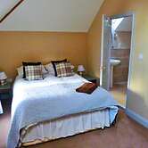 Charming Mews Cottage With Modern Comfort, No Deposit