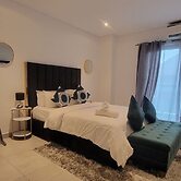 The Signature Cozy Luxury Apartments