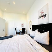 Cozy 3BR Apt Near Kaufpark Alterlaa