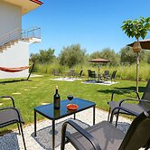 Aigli Garden Getaway, Steps From Vrasna Beach