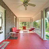 9 Mi to New River Gorge: Spacious Retreat w/ Porch