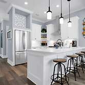 Downtown St Augustine Steps to Ice Plant Upscale