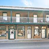 Free Parking Big Patio Next to Restaurants Bars