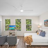 Downtown St Augustine Apt Smart TV Pack N Play