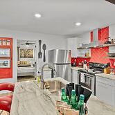 Renovated Bungalow With Work Space Kitchen Patio