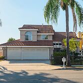 Bright Spacious Stay Near LA Top Attractions