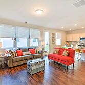 Colorful Myrtle Beach House: 2 Mi to Beaches!