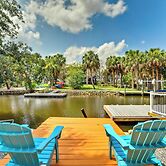 Outdoor Oasis: Canal-front Home in Crystal River