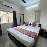 Pinaki Comfort Stay Omkar Signet