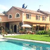 Large Air-conditioned Villa in Arles