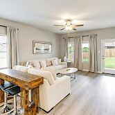 Pool Access: Modern Retreat in Lowry Crossing!