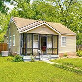 5 Mi to Southern Miss Campus: Unique Family Home!