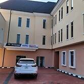 Riverview Hotel and Suites