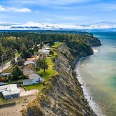 @ Marbella Lane - Seas the Bay Sanctuary