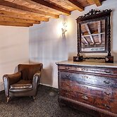 Palestro Apartment by Mamo Florence