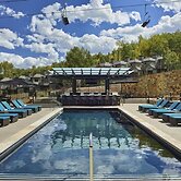 Modern 1 Bedroom Luxury Ski In, Ski Out Residence in Snowmass Base Vil