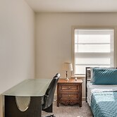 Family Home By Theme Park & Waterloo Arts District