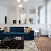 Gorgeous & Bright 2BR Condos - Steps From Old Town