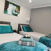 2-bedroom Guesthouse in Derby City, Parking, Wi-fi