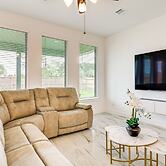 Patio & Pool Access: Family Home in Tomball