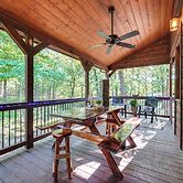 Walk to Restaurants: Hot Tub Haven in Broken Bow!