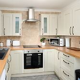 Spacious - 3 Bed - Free Parking