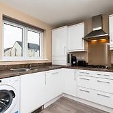 3 Bedroom House-private Parking