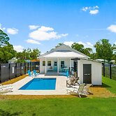 Beach House - 6th Street Retreat by PHG