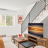 Modern Home Near Pasadena Garage Full Kitchen