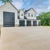 6 Mi to Lake Somerville: Barndominium on 20 Acres